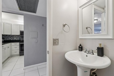 Condo in Plantation, Florida, 1 bedroom № 2154556 - photo 11