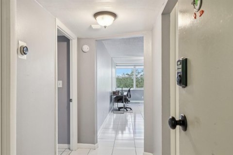 Condo in Plantation, Florida, 1 bedroom № 2154556 - photo 5
