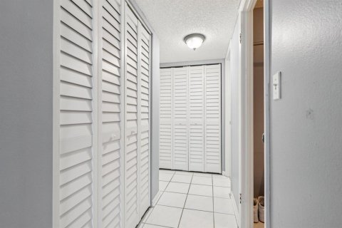 Condo in Plantation, Florida, 1 bedroom № 2154556 - photo 17