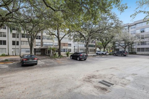 Condo in Plantation, Florida, 1 bedroom № 2154556 - photo 28