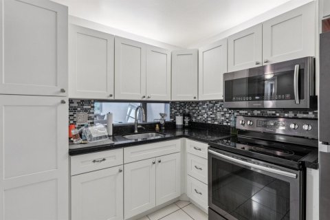 Condo in Plantation, Florida, 1 bedroom № 2154556 - photo 8
