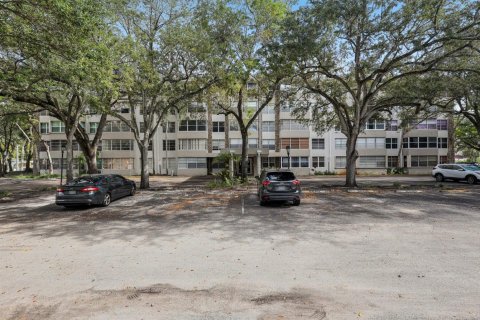 Condo in Plantation, Florida, 1 bedroom № 2154556 - photo 25