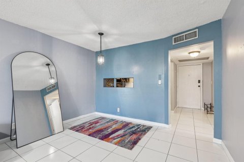 Condo in Plantation, Florida, 1 bedroom № 2154556 - photo 3