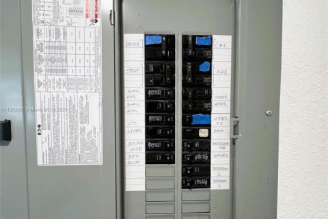 Casa en venta en Miami, Florida, 3 dormitorios, 80.27 m2 № 1978362 - foto 16