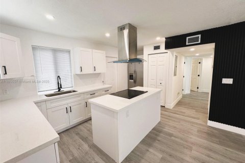 Casa en venta en Miami, Florida, 3 dormitorios, 80.27 m2 № 1978362 - foto 8