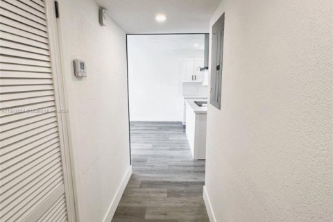 Casa en venta en Miami, Florida, 3 dormitorios, 80.27 m2 № 1978362 - foto 24