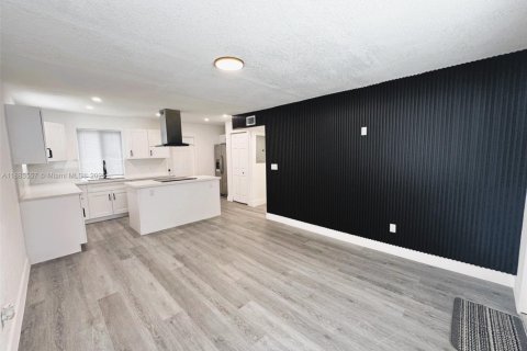 Casa en venta en Miami, Florida, 3 dormitorios, 80.27 m2 № 1978362 - foto 7