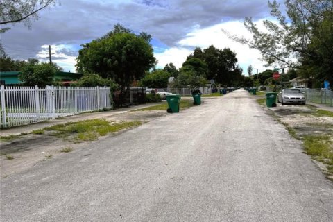 Casa en venta en Miami, Florida, 3 dormitorios, 80.27 m2 № 1978362 - foto 26