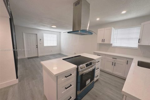 Casa en venta en Miami, Florida, 3 dormitorios, 80.27 m2 № 1978362 - foto 10