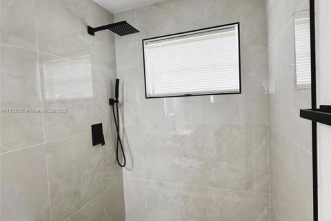 Casa en venta en Miami, Florida, 3 dormitorios, 80.27 m2 № 1978362 - foto 18