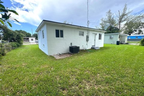 Casa en venta en Miami, Florida, 3 dormitorios, 80.27 m2 № 1978362 - foto 4