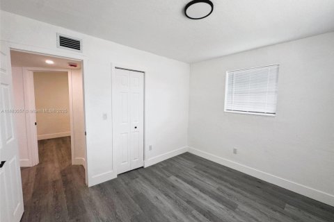 Casa en venta en Miami, Florida, 3 dormitorios, 80.27 m2 № 1978362 - foto 23