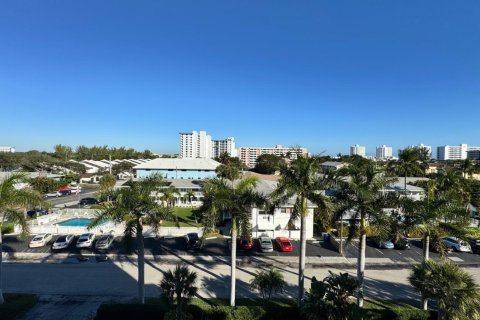 Copropriété à vendre à Pompano Beach, Floride: 2 chambres, 104.98 m2 № 2146007 - photo 4