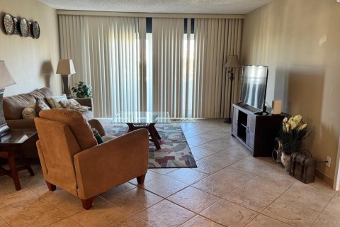 Copropriété à vendre à Pompano Beach, Floride: 2 chambres, 104.98 m2 № 2146007 - photo 10