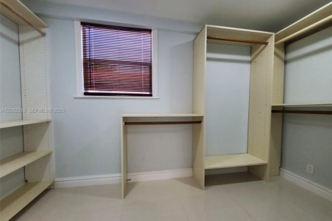 Casa en alquiler en Miami, Florida, 3 dormitorios, 156.26 m2 № 2077440 - foto 15