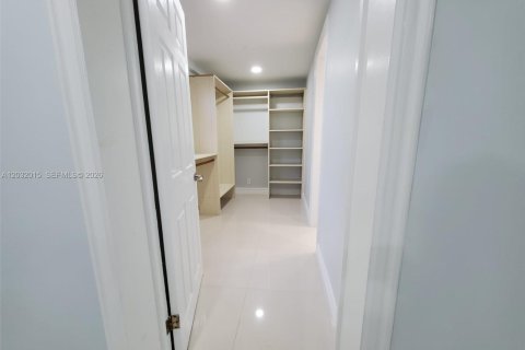 Casa en alquiler en Miami, Florida, 3 dormitorios, 156.26 m2 № 2077440 - foto 26
