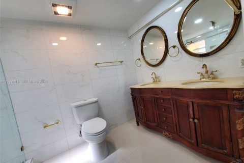 Casa en alquiler en Miami, Florida, 3 dormitorios, 156.26 m2 № 2077440 - foto 18