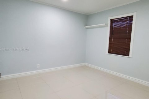 Casa en alquiler en Miami, Florida, 3 dormitorios, 156.26 m2 № 2077440 - foto 22