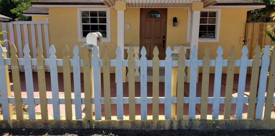 Casa en Miami, Florida 3 dormitorios, 156.26 m2 № 2077440