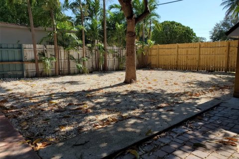 Casa en alquiler en Miami, Florida, 3 dormitorios, 156.26 m2 № 2077440 - foto 28