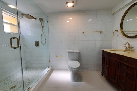 Casa en alquiler en Miami, Florida, 3 dormitorios, 156.26 m2 № 2077440 - foto 11
