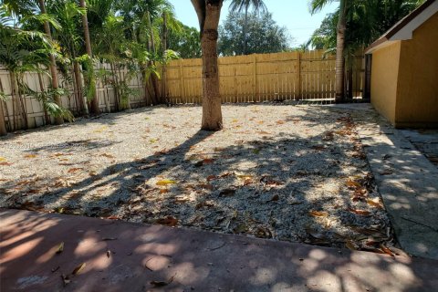 Casa en alquiler en Miami, Florida, 3 dormitorios, 156.26 m2 № 2077440 - foto 27