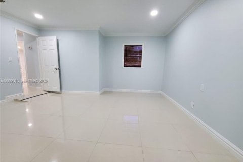 Casa en alquiler en Miami, Florida, 3 dormitorios, 156.26 m2 № 2077440 - foto 14