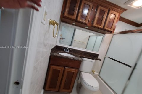 Casa en alquiler en Miami, Florida, 3 dormitorios, 156.26 m2 № 2077440 - foto 20