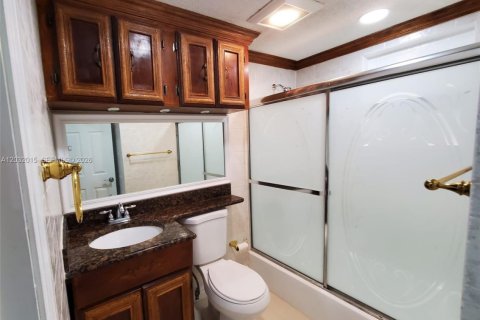 Casa en alquiler en Miami, Florida, 3 dormitorios, 156.26 m2 № 2077440 - foto 21
