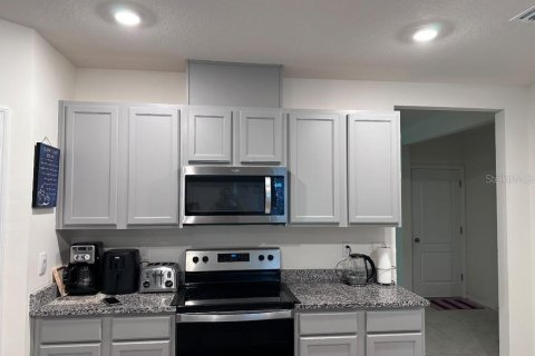 Villa ou maison à louer à Sanford, Floride: 4 chambres, 170.57 m2 № 2432586 - photo 2