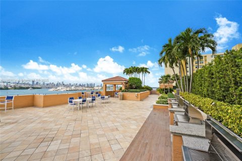 Copropriété à vendre à Miami Beach, Floride: 2 chambres, 100.33 m2 № 1976167 - photo 13