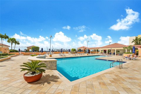 Copropriété à vendre à Miami Beach, Floride: 2 chambres, 100.33 m2 № 1976167 - photo 11