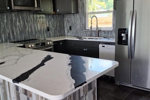 House in Largo, Florida 2 bedrooms, 95.88 sq.m. № 1538996 - photo 15