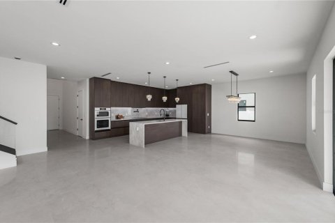 House in Tampa, Florida 4 bedrooms, 334.54 sq.m. № 2100799 - photo 18
