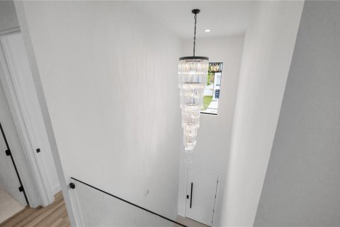 House in Tampa, Florida 4 bedrooms, 334.54 sq.m. № 2100799 - photo 11