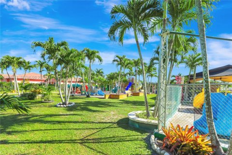 Commercial property in Miami, Florida № 2006013 - photo 29