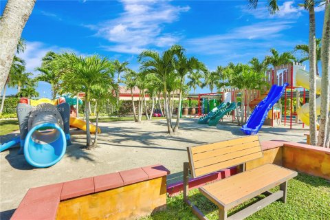 Commercial property in Miami, Florida № 2006013 - photo 28