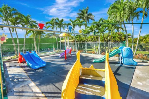 Commercial property in Miami, Florida № 2006013 - photo 26