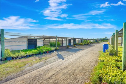 Commercial property in Miami, Florida № 2006013 - photo 10