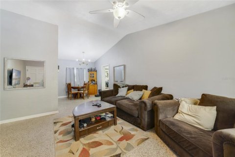 House in Orlando, Florida 4 bedrooms, 171.96 sq.m. № 1918614 - photo 10