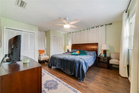 House in Orlando, Florida 4 bedrooms, 171.96 sq.m. № 1918614 - photo 16