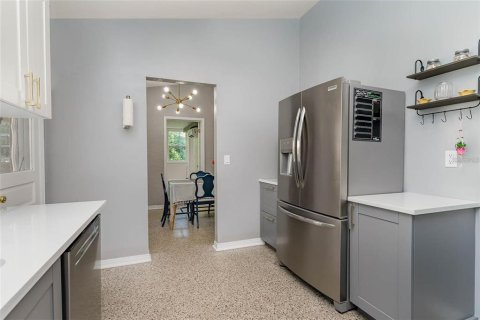House in Orlando, Florida 4 bedrooms, 171.96 sq.m. № 1918614 - photo 8