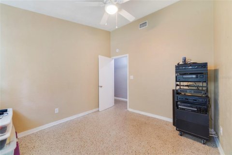 House in Orlando, Florida 4 bedrooms, 171.96 sq.m. № 1918614 - photo 19