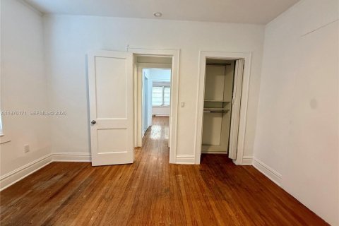 Дом в Корал-Гейблс, Флорида 1 спальня, 69.68м2 № 2044670