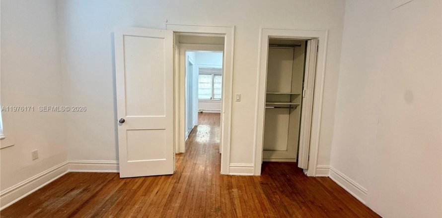 Дом в Корал-Гейблс, Флорида 1 спальня, 69.68м2 № 2044670