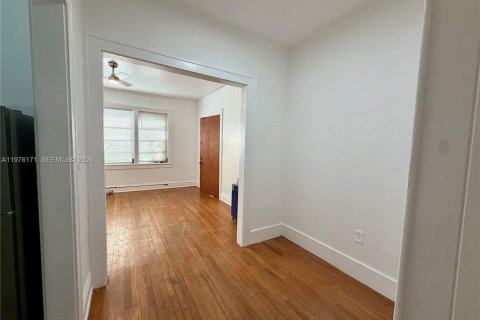 Снять в аренду виллу или дом в Корал-Гейблс, Флорида 1 спальня, 69.68м2, № 2044670 - фото 5