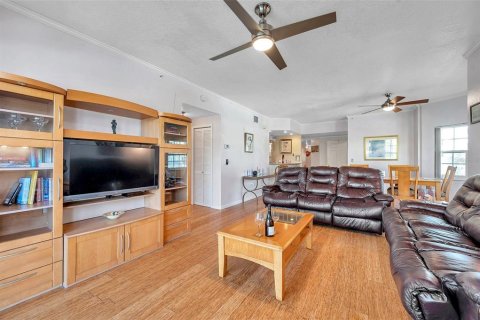 Condo in Madeira Beach, Florida, 3 bedrooms  № 2214850 - photo 10