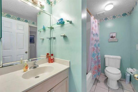 Condo in Madeira Beach, Florida, 3 bedrooms  № 2214850 - photo 24