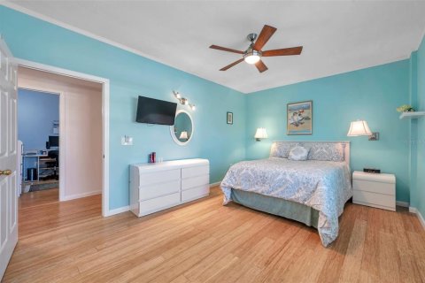 Condo in Madeira Beach, Florida, 3 bedrooms  № 2214850 - photo 21