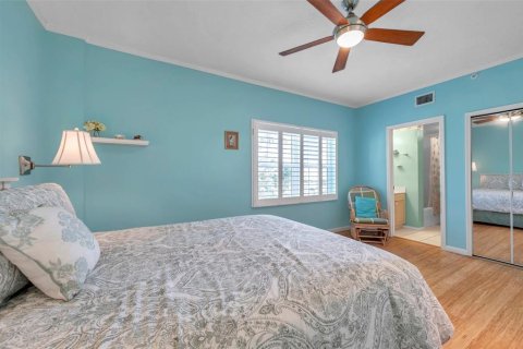 Condo in Madeira Beach, Florida, 3 bedrooms  № 2214850 - photo 23